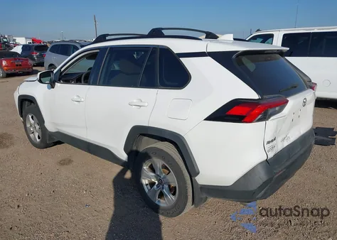 2021 Toyota Rav4 Xle z USA, uszkodzony, nr VIN 2T3W1RFVXMC147900